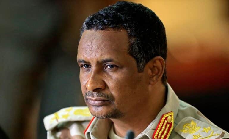 دقلو