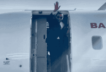 رئيس الوزراء السوداني كامل إدريس يغادر مطار الخرطو