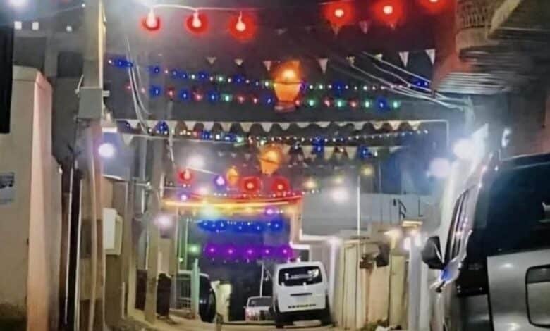 سودانيون يزينون الشوارع بزينة رمضان المصرية 2026