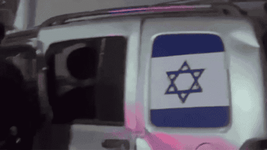 سيارة تضع علم اسرائيل في كرداسة
