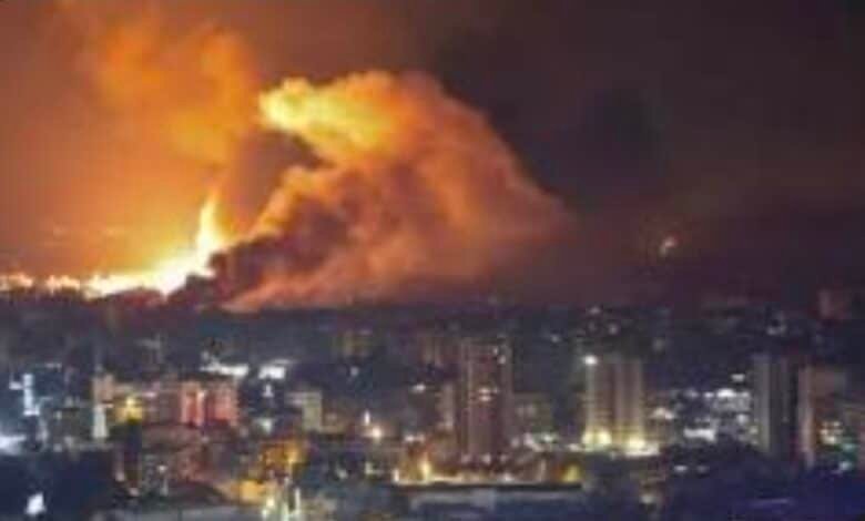 صورة تعبيرية تظهر تصاعد الدخان جراء الانفجارات