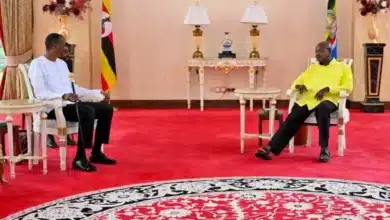 موسيفيني يستقبل "حميدتي" في عنتبي: دلالات "الصفة" ومساعي أوغندا 2 صورة إرشيفية لحميدتي و موسفيني