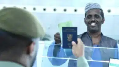 صورة إرشيفية لمقيم سوداني الجوازات