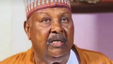 الفنان السوداني كمال ترباس