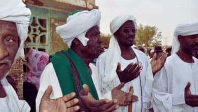 صورة تعبيرية عن الطريقة الشعبية لمواساة أهل الميت في السودان