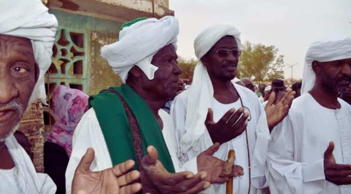 صورة تعبيرية عن الطريقة الشعبية لمواساة أهل الميت في السودان