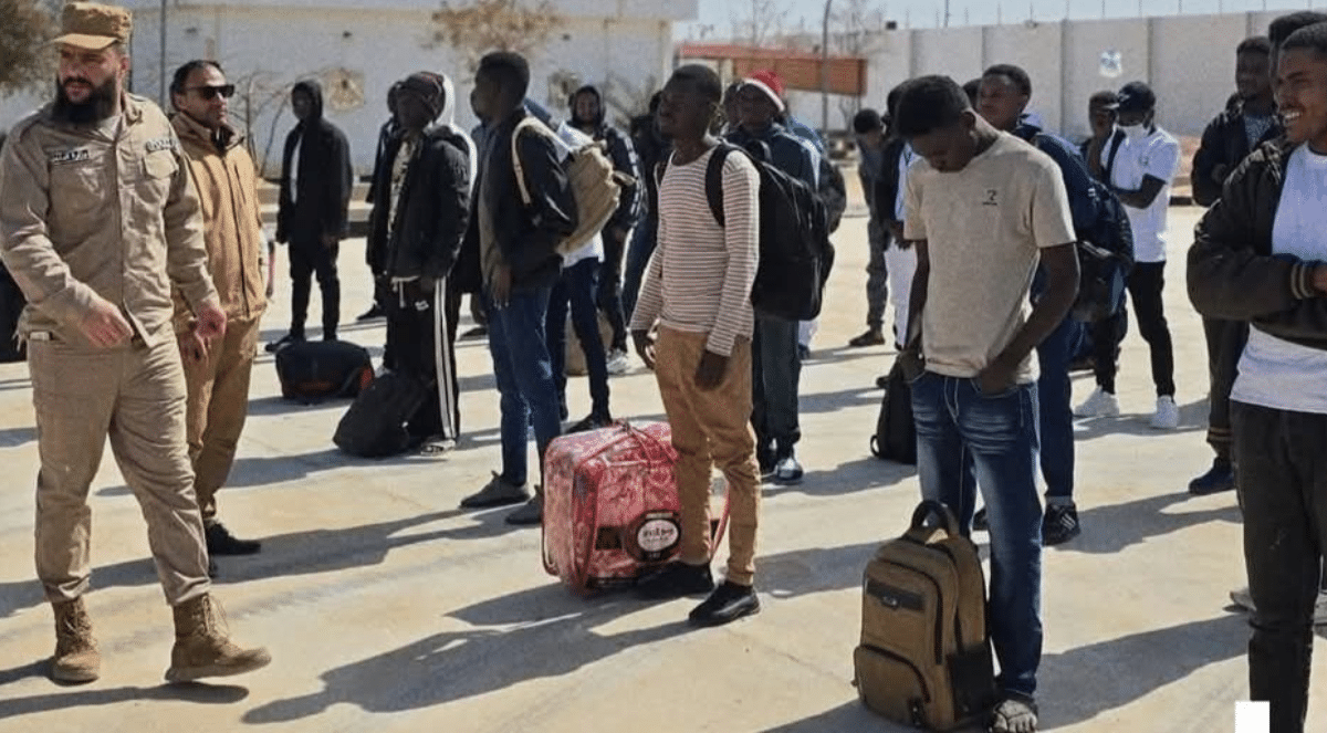 صورة تعبر عن ترحيل السودانيين في ليبيا _ السودان اليوم