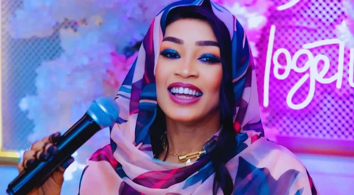 الفنانة مروة الدولية