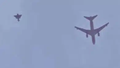 مرافقة طائرات مقاتلة للطائرات المدنية المغادرة من مطاري Dubai International Airport وAbu Dhabi International Airport