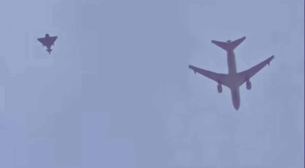 مرافقة طائرات مقاتلة للطائرات المدنية المغادرة من مطاري Dubai International Airport وAbu Dhabi International Airport