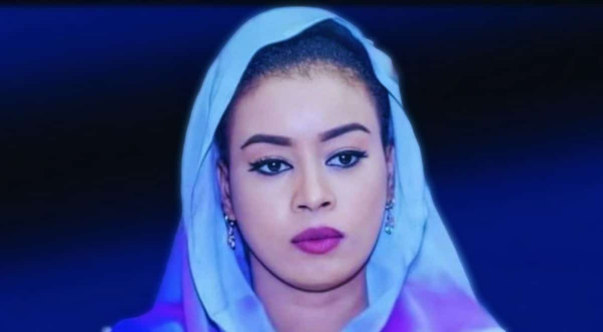 الفنانة السودانية إيمان الشريف