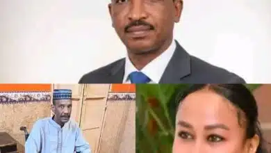 رجل على كرسي متحرك يهزّ سجن بورتسودان.. وبكاء رشان أوشي لأول مرة