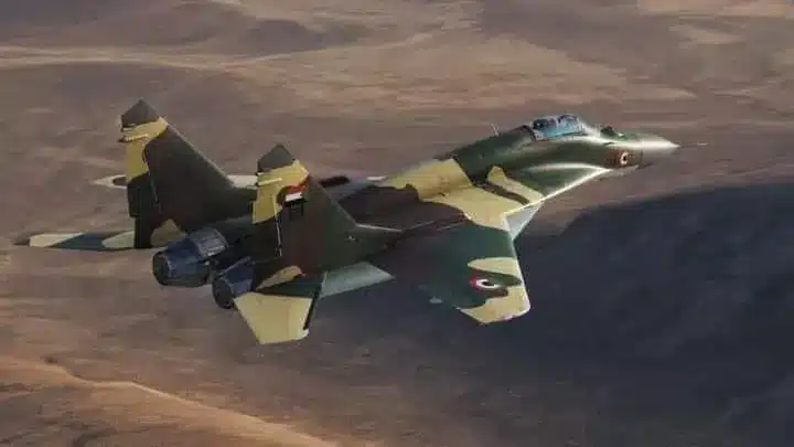 طائرة عسكرية.jpg
